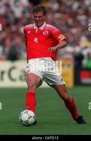 Football Euro 96 - Angleterre / Suisse. Stephane Henchoz, Suisse Banque D'Images