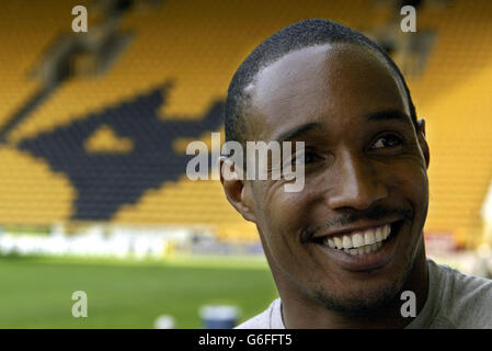 Paul Ince, capitaine de Wolverhampton Wanderers, parle aux médias le mercredi 13 août 2003, avant leur premier match FA Barclaycard Premiership, à Blackburn Rovers ce samedi. Banque D'Images