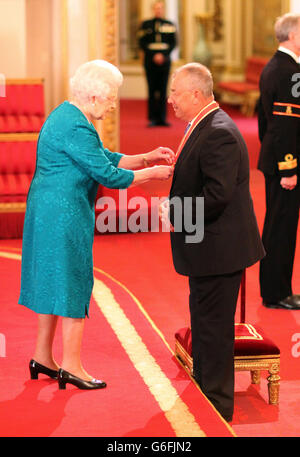 D'investiture au palais de Buckingham Banque D'Images