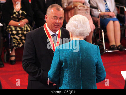 D'investiture au palais de Buckingham Banque D'Images