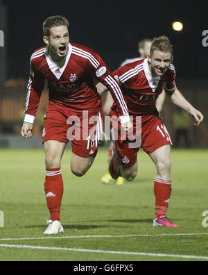 Football - Scottish Premiership - St Mirren v Aberdeen - St Mirren Park.Peter Pawlett d'Aberdeen célèbre son but avec le coéquipier Jonny Hayes lors du match de la première nomination écossaise à St Mirren Park, Paisley. Banque D'Images