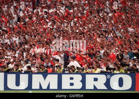 Angleterre contre Suisse, Euro 96, football. Fans suisses - Umbro Banque D'Images