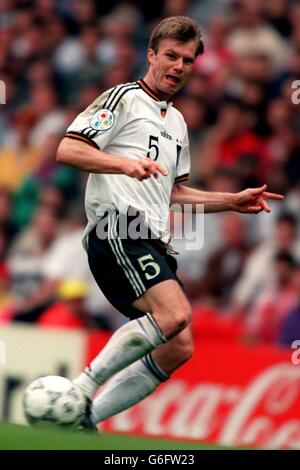 Football - Championnats d'Europe 1996 - Allemagne / république tchèque.Thomas Helmer, Allemagne Banque D'Images