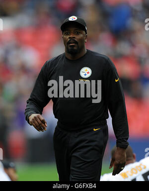 Mike Tomlin, entraîneur-chef des Steelers de Pittsburgh, avant le match de la NFL International Series au stade Wembley, Londres. Banque D'Images