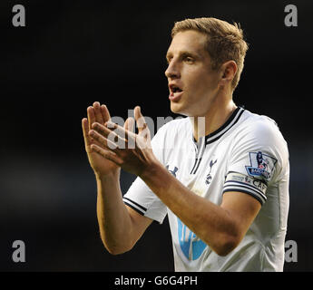 Le capitaine Michael Dawson de Tottenham Hotspereurs lors du match contre Hull City. Banque D'Images