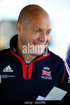 Changement de lieu événement cycliste.Sir Dave Brailsford, principal de l'équipe Sky, au cours d'une visite à l'événement de cyclisme Changing Places au Pride Park à Derby. Banque D'Images