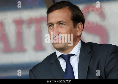 Football - Sky Bet League 2 - Rochdale / Newport County - Spotland Stadium.Justin Edinburgh, directeur du comté de Newport, pendant le match contre Rochdale Banque D'Images