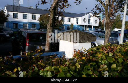 Une vue générale de la gare de Tallaght Garda, Belgard Walk, Dublin où la jeune fille de sept ans aux cheveux blonds et aux yeux bleus a été prise avant d'être mise en garde après avoir été prise d'une famille ROM en Irlande. Banque D'Images