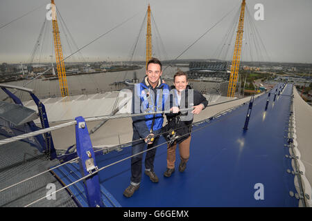 ANT et DEC à un photocall sur l'O2 à Londres avant l'annonce prévue de leur tournée au Royaume-Uni. Banque D'Images