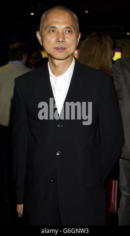 Jimmy Choo, designer de chaussures, arrive pour la première britannique du « verdict citoyen », au cinéma Warner Village de Leicester Square, Londres. Banque D'Images