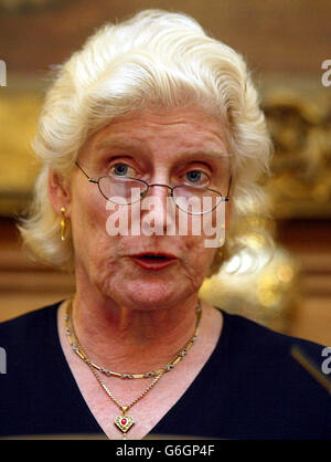 Dame Butler Schloss tient une conférence sur la violence domestique au n° 10 Downing Street à Londres en présence du Premier ministre britannique Tony Blair et de sa femme Cherie. Banque D'Images