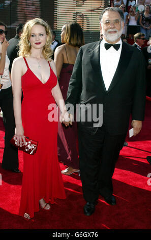 L'actrice Thora Birch, à gauche, et le réalisateur Francis Ford Coppola sur le tapis rouge à la 55e Primetime Emmy Awards annuels qui s'est tenu au Shrine Auditorium à Los Angeles. Banque D'Images