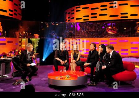 Graham Norton parle avec (de gauche à droite) Chris Hemsworth, Natalie Portman, Paul McCartney, Katy Perry et James Corden pendant le tournage du Graham Norton Show aux London Studios. Banque D'Images