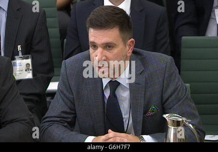 Le sergent-détective Stuart Hinton, de la Fédération de police de Warwickshire, répond aux questions posées devant le Comité spécial des affaires intérieures de la Chambre des communes sur l'enquête interne à la suite de la réunion des trois policiers avec l'ancien ministre Andrew Mitchell. Banque D'Images