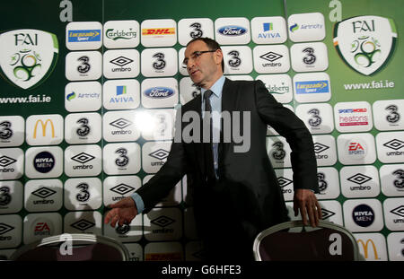 Football - Conférence de presse des directeurs de la République d'Irlande - Gibson Hotel.Martin O'Neill, directeur de la Nouvelle-République d'Irlande, arrive pour une conférence de presse à l'hôtel Gibson de Dublin, en Irlande. Banque D'Images