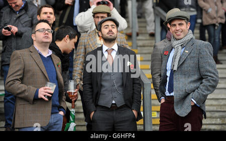 Les courses de chevaux - Gentleman's Day - Sandown Park Racecourse Banque D'Images