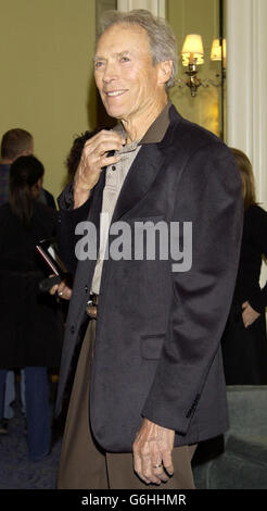 Directeur Clint Eastwood pendant un photocall pour son nouveau film 'Lystic River' à l'hôtel Claridge dans le centre de Londres. Banque D'Images