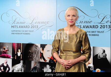 Annie Lennox arrivant aux Music Industry Trust Awards au Grosvenor House Hotel à Londres. Banque D'Images