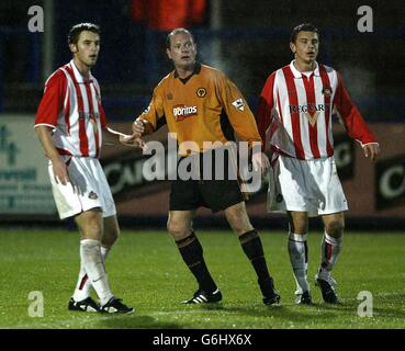 Paul Gascoigne (au centre) jouant pour Wolverhampton Wanderers réserves contre Sunderland réserves à Telford's Buck Head Ground, Telford, dans la FA Barclaycard Premier Reserve League North. Banque D'Images