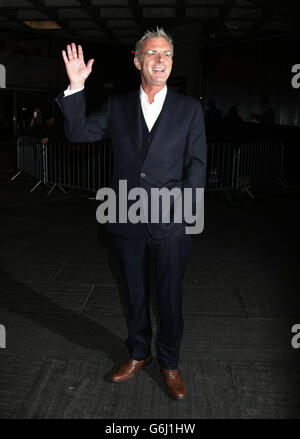 Stephen Daldry arrive pour Live du Théâtre national: 50 ans sur scène, une soirée pour célébrer le 50e anniversaire du théâtre, au Théâtre national, South Bank, Londres. Banque D'Images