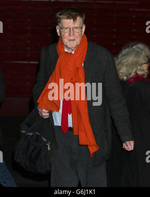 Alan Bennett en direct du Théâtre national : 50 ans sur scène, une soirée pour célébrer le 50e anniversaire du théâtre, au Théâtre national, South Bank, Londres. Banque D'Images