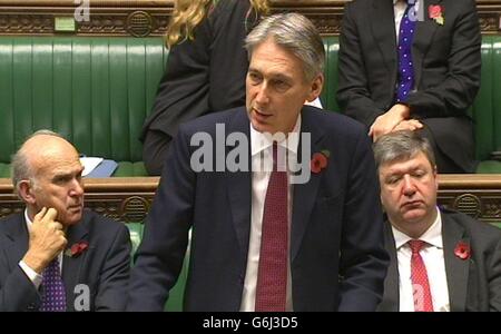 Philip Hammond, secrétaire à la Défense, s'adresse aux députés de la Chambre des communes de Londres sur l'avenir de la construction navale en tant que géant de la défense, BAE Systems, afin de créer 1,775 emplois dans le secteur des navires de la marine. Banque D'Images