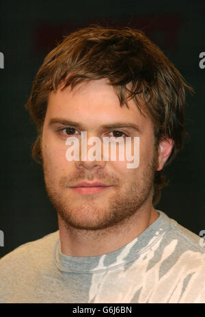 Daniel Bedingfield lors de son apparition sur le site TRL UK de MTV, aux studios MTV de Camden, dans le nord de Londres. Banque D'Images