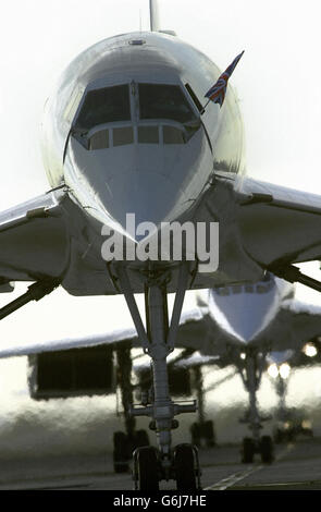 Le Concorde d'un dernier British Airway débarque à l'aéroport de Londres Heathrow, le jour où le premier avion supersonique au monde a pris sa retraite du service commercial. Banque D'Images