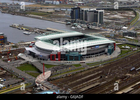 Vue générale du Telstra Dome dans la région des docklands de Melbourne, qui accueille deux des finales de la coupe du monde de rugby de ce week-end. Banque D'Images