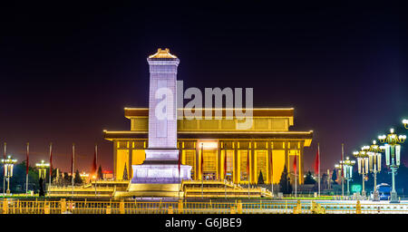 Monument aux héros du peuple et le Mausolée de Mao Zedong sur la place Tiananmen à Beijing Banque D'Images