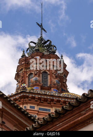 SÉVILLE, ESPAGNE - 15 MARS 2016 : vue extérieure de la coupole sur l'église Santa María Magdalena de la Calle San Pablo Banque D'Images