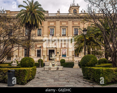 SÉVILLE, ESPAGNE - 15 MARS 2016 : l'édifice des Archives générales des Indes (Archivo General de Indias) est situé dans le bâtiment de l'échange des marchands Banque D'Images