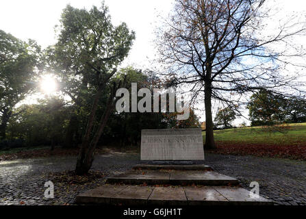 Le mémorial de l'ancien président américain John Kennedy à Runnymede près d'Egham, Surrey. Alors que le monde célèbre le 50e anniversaire de la mort de JFK, les commémorations britanniques se centreront sur une simple cérémonie de pose de couronnes au mémorial britannique dédié au président. Banque D'Images