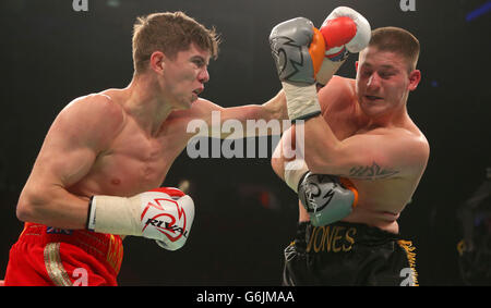 Boxe - Léger - Luc Campbell v Chuck Jones - Aréna Phones 4u Banque D'Images