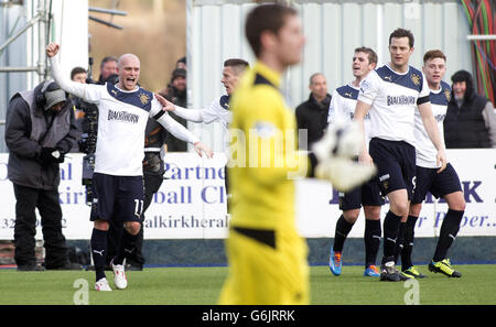 Nicky Law des Rangers célèbre son but avec ses coéquipiers lors du quatrième tour de la coupe d'Écosse William Hill au stade Falkirk, à Falkirk. Banque D'Images