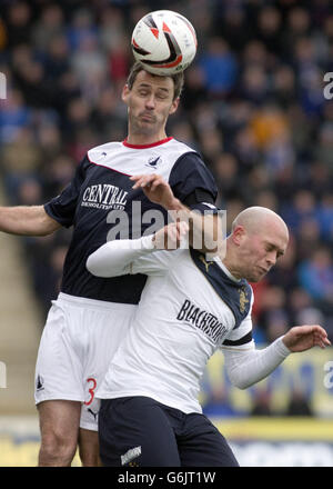 Football - coupe écossaise William Hill - quatrième tour - Falkirk v Rangers - Stade Falkirk.Nicky Law des Rangers et David McCraken de Falkirk (à gauche) lors du quatrième tour de la coupe d'Écosse William Hill au stade Falkirk, à Falkirk. Banque D'Images