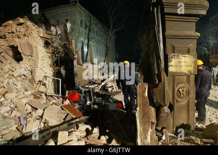 Le consulat général de Britsh à Istanbul, en Turquie, après qu'une bombe ait tué dix personnes plus tôt aujourd'hui, y compris le consul général Roger Short. Banque D'Images