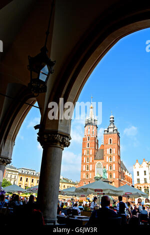 L'église Sainte Marie place du marché principal de Cracovie Pologne Banque D'Images