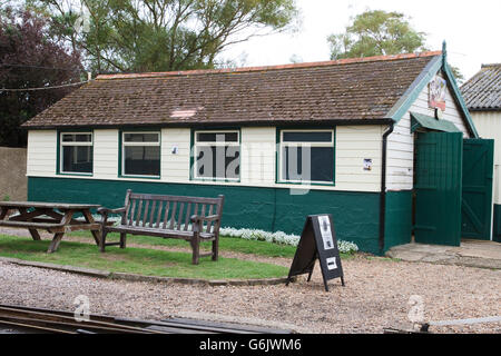 Une des dépendances à New Romney Station sur l'Romney, Hythe et Dymchurch Railway. Banque D'Images