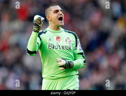 Football - Barclays Premier League - Sunderland / Manchester City - Stade de lumière.Le gardien de but de Sunderland Vito Mannone célèbre le premier but de son côté Banque D'Images