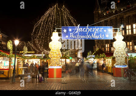 Marché de Noël à Aix-la-nuit, Aix-la-Chapelle, Rhénanie du Nord-Westphalie Banque D'Images