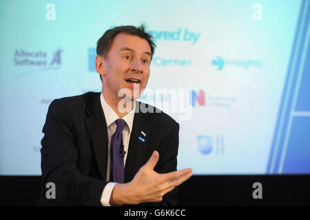 Jeremy Hunt, secrétaire à la Santé, donne un discours-programme lors du Chief Nursing Officer pour le Sommet 2013 de l'Angleterre au Hilton Metropole de Birmingham. Banque D'Images