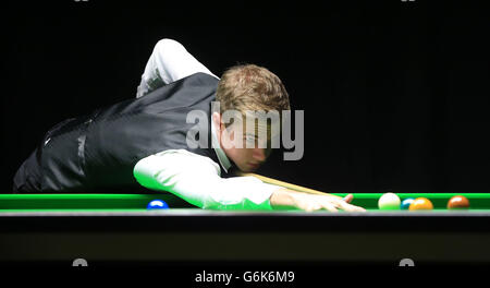 Jack Lisowski lors de son premier match contre Michael Lesile le deuxième jour des Championnats du Royaume-Uni williamhill.com au Barbican Center, York. Banque D'Images