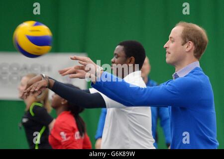 William visite une session de formation.Le duc de Cambridge participe à une séance de formation d'apprenti Coach Core au Westway Sports Center, à Londres. Banque D'Images