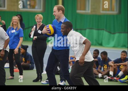 William visite une session de formation.Le duc de Cambridge participe à une séance de formation d'apprenti Coach Core au Westway Sports Center, à Londres. Banque D'Images