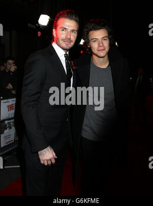 David Beckham et Harry Styles arrivent pour la première mondiale de la classe de 92 à l'Odeon Leicester Square, dans le centre de Londres. Banque D'Images