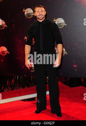 Ben Cohen arrive pour la photographie de danse à la lettre aux Elstree Studios, Londres. Banque D'Images