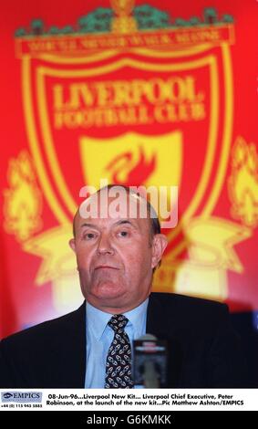 08 juin 96. Nouvelle tenue Liverpool. Peter Robinson, directeur général de Liverpool, à l'occasion du lancement de la nouvelle trousse Banque D'Images