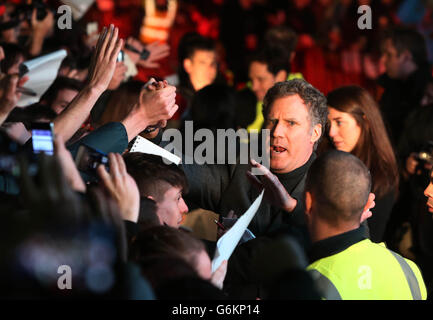 Will Ferrell rencontre les fans lors de la première irlandaise d'Anchorman 2: The Legend continue, au Savoy Cinema à Dublin ce soir. Banque D'Images
