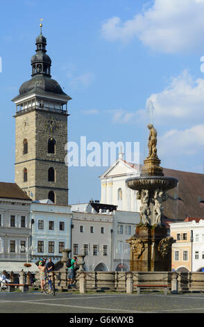 Marché avec fontaine Samson et la Tour Noire et la cathédrale Saint-Nicolas, Ceske Budejovice (Budweis), la République tchèque, l'Jihocesk Banque D'Images